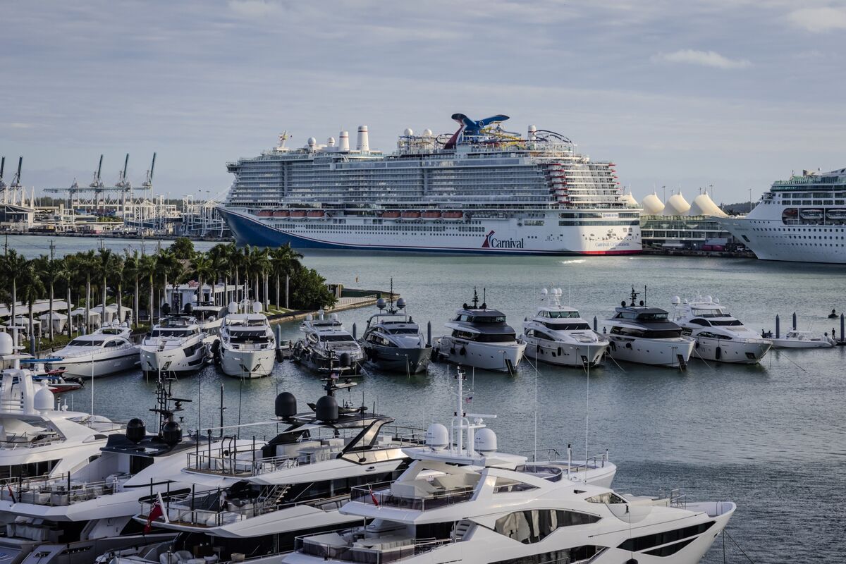 Carnival has listed for sale its sprawling headquarters on the outskirts of Miami, seeking to cash in on real estate the cruise giant has owned for roughly three decades.