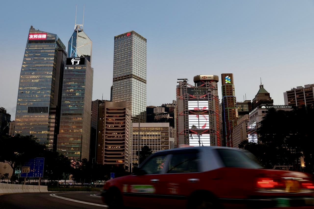 Hong Kong banks fight for deposits with 5% rates, air miles