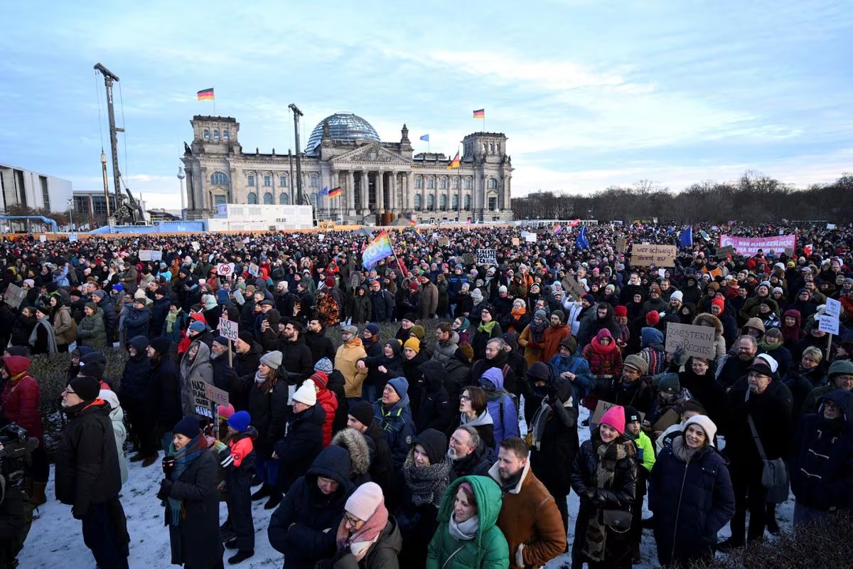 Hundreds of thousands demonstrate against right-wing extremism in Germany